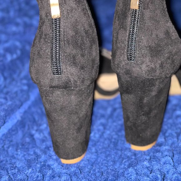 Heels - Picture 2 of 3